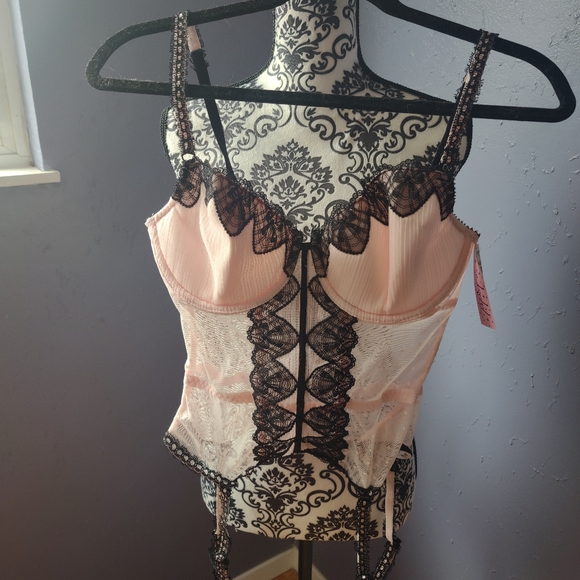 3 Piece Pink Scalloped Lingerie Set NWT - Picture 1 of 9